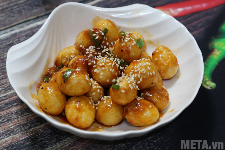 Trứng cút sốt chua ngọt là món ăn rất dễ làm