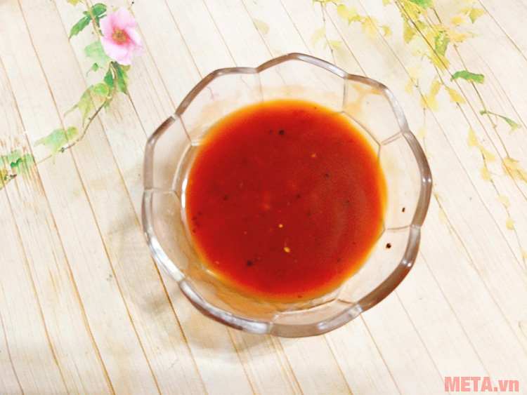 Bước 2 bạn pha nước sốt
