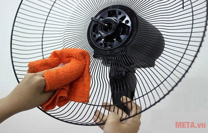 Dùng quạt điện có an toàn cho trẻ nhỏ hay không? Thường xuyên vệ sinh để tránh gây nên những vi khuẩn không cần thiết