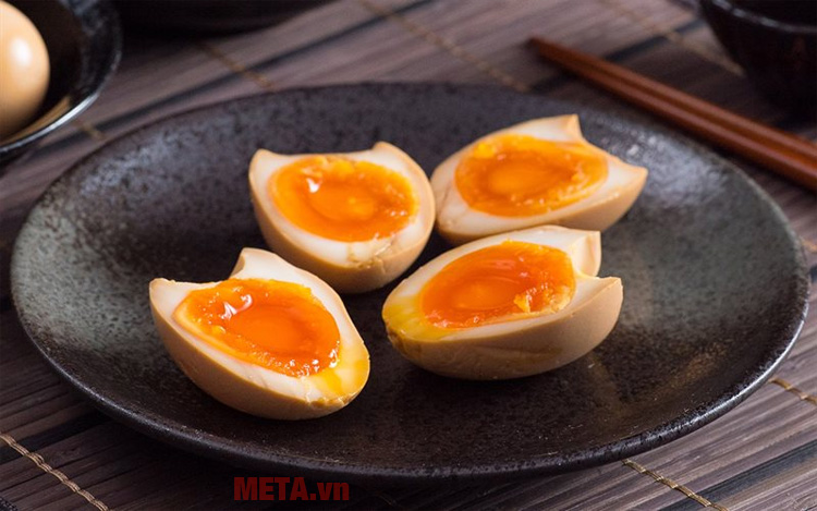 Trứng ngâm xì dầu có vị ngọt, mặn rất dễ ăn