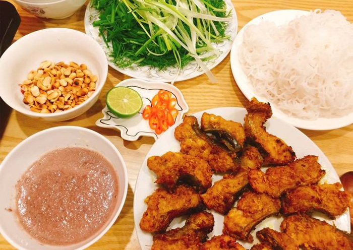 Làm chả cá lã vọng Chả cá lã vọng