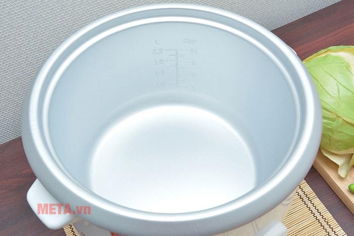 Rửa nồi cơm điện