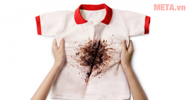 Mách bạn cách tẩy vết dầu nhớt trên quần áo cực triệt để Mách bạn cách tẩy vết dầu nhớt trên quần áo cực triệt để