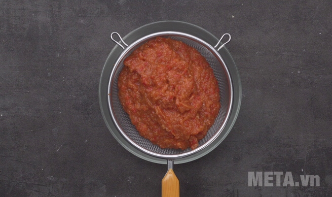 Lọc qua hỗn hợp tương ớt một lần nữa