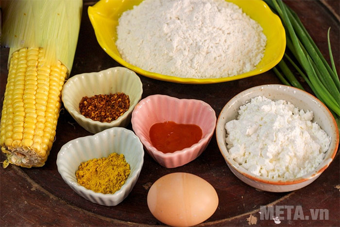 Nguyên liệu làm bánh ngô chiên 