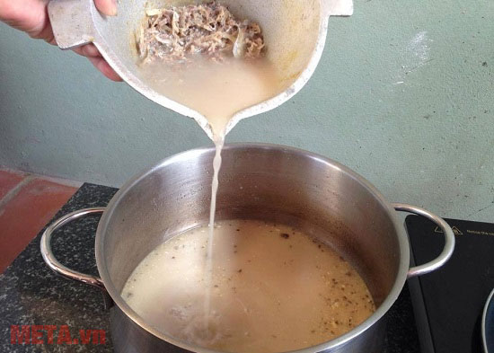 Luộc cá bằng bếp từ Luộc cá bằng bếp từ