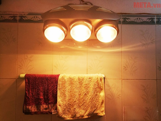 Những cách giữ ấm cho gia đình có người già và trẻ nhỏ khi chuyển mùa Đèn sưởi nhà tắm