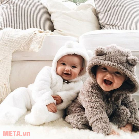 Những cách giữ ấm cho gia đình có người già và trẻ nhỏ khi chuyển mùa Trẻ nhỏ