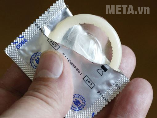 Cách phân biệt bao cao su thật và bao cao su giả Màu sắc bên trong