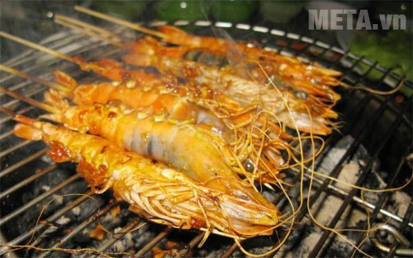 Tôm nướng muối ớt bằng bếp nướng điện Tôm nướng muối ớt bằng bếp nướng điện