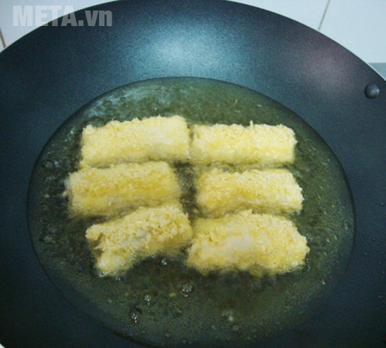 Chiên chả giò hải sản Chiên chả giò hải sản