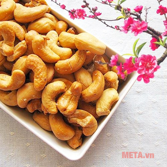 Rang các loại hạt khô ngày Tết đúng cách cho trọn vị thơm ngon Rang hạt điều