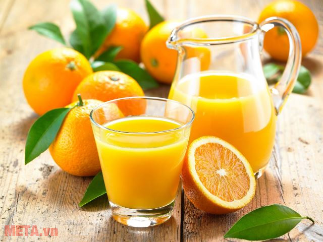 Nước cam vừa mát lành, vừa tốt cho sức khỏe. Nước cam vừa mát lành, vừa tốt cho sức khỏe.