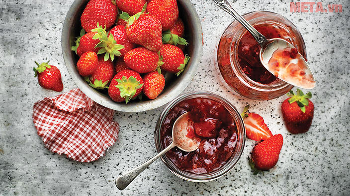 Tổng hợp cách làm mứt dâu tây khô và quyện hết ý ngày Tết