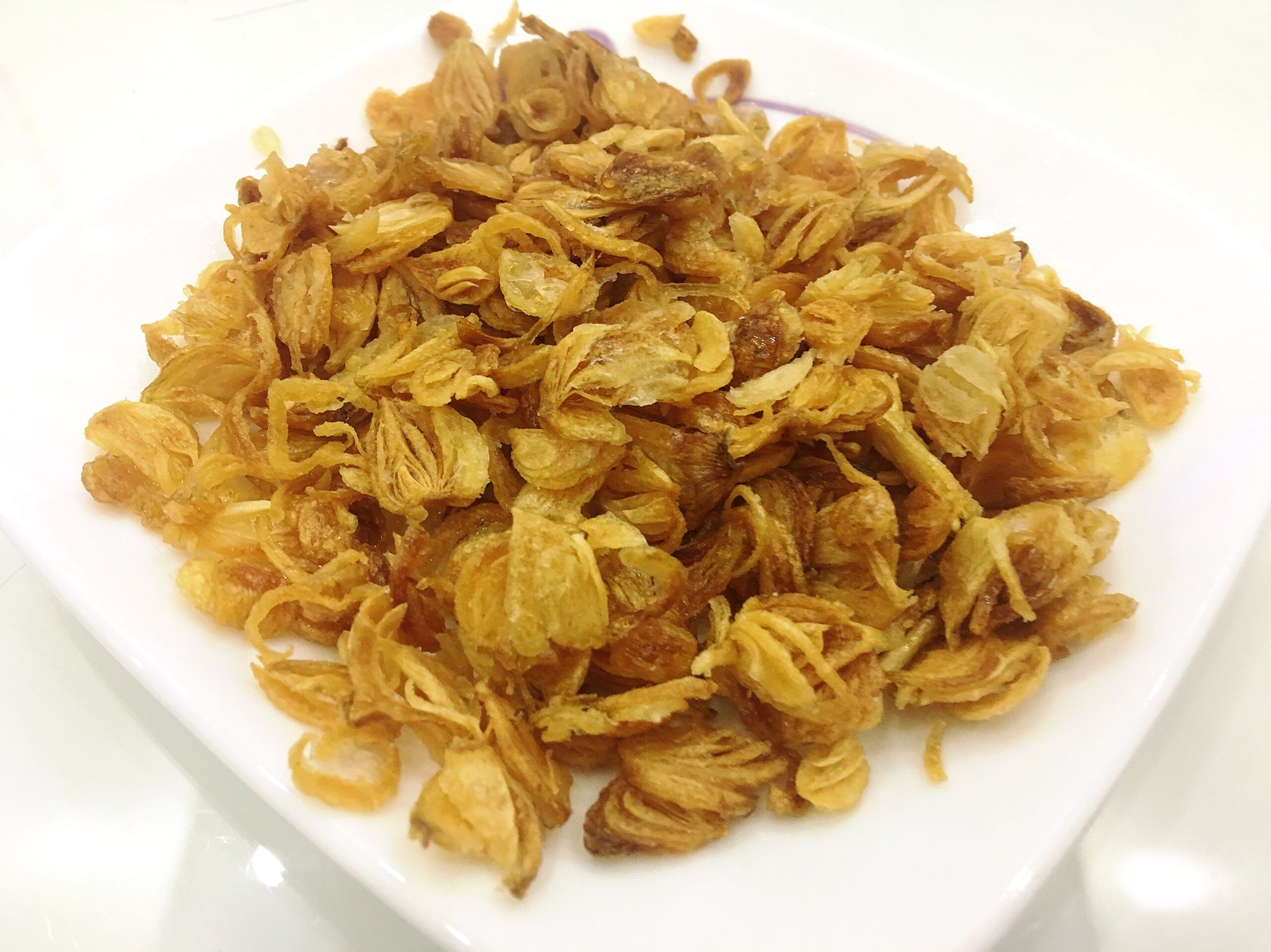 làm hành phi giòn tan với lò vi sóng