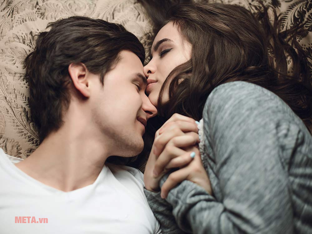 Làm thế nào để 2 vợ chồng luôn mặn nồng chuyện chăn gối?