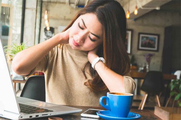 Gây thoái hóa đốt sống cổ