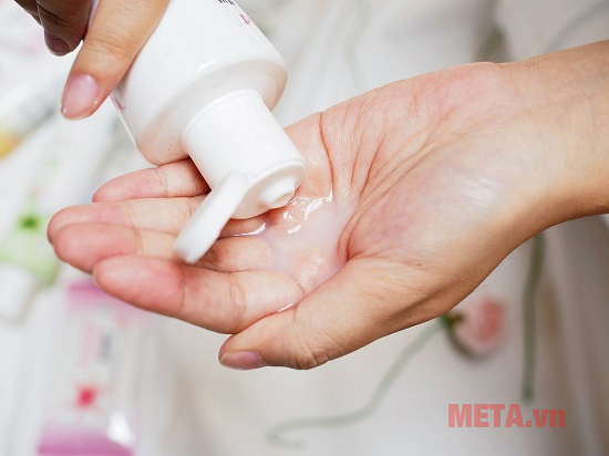Đối tượng và độ tuổi thích hợp để sử dụng dung dịch vệ sinh phụ nữ