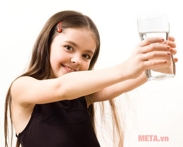Uống đủ nước Bí quyết tăng chiều cao cho tuổi dậy thì?