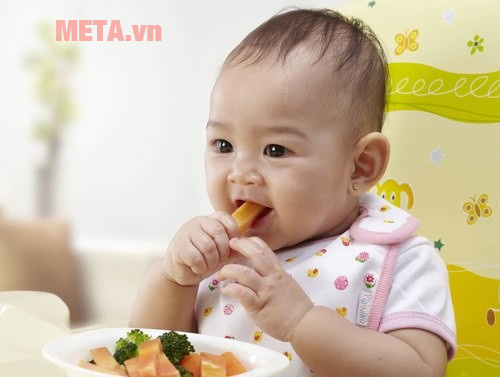 Trẻ ăn trái cây Những cách hiệu quả trị biếng ăn cho từng nhóm trẻ