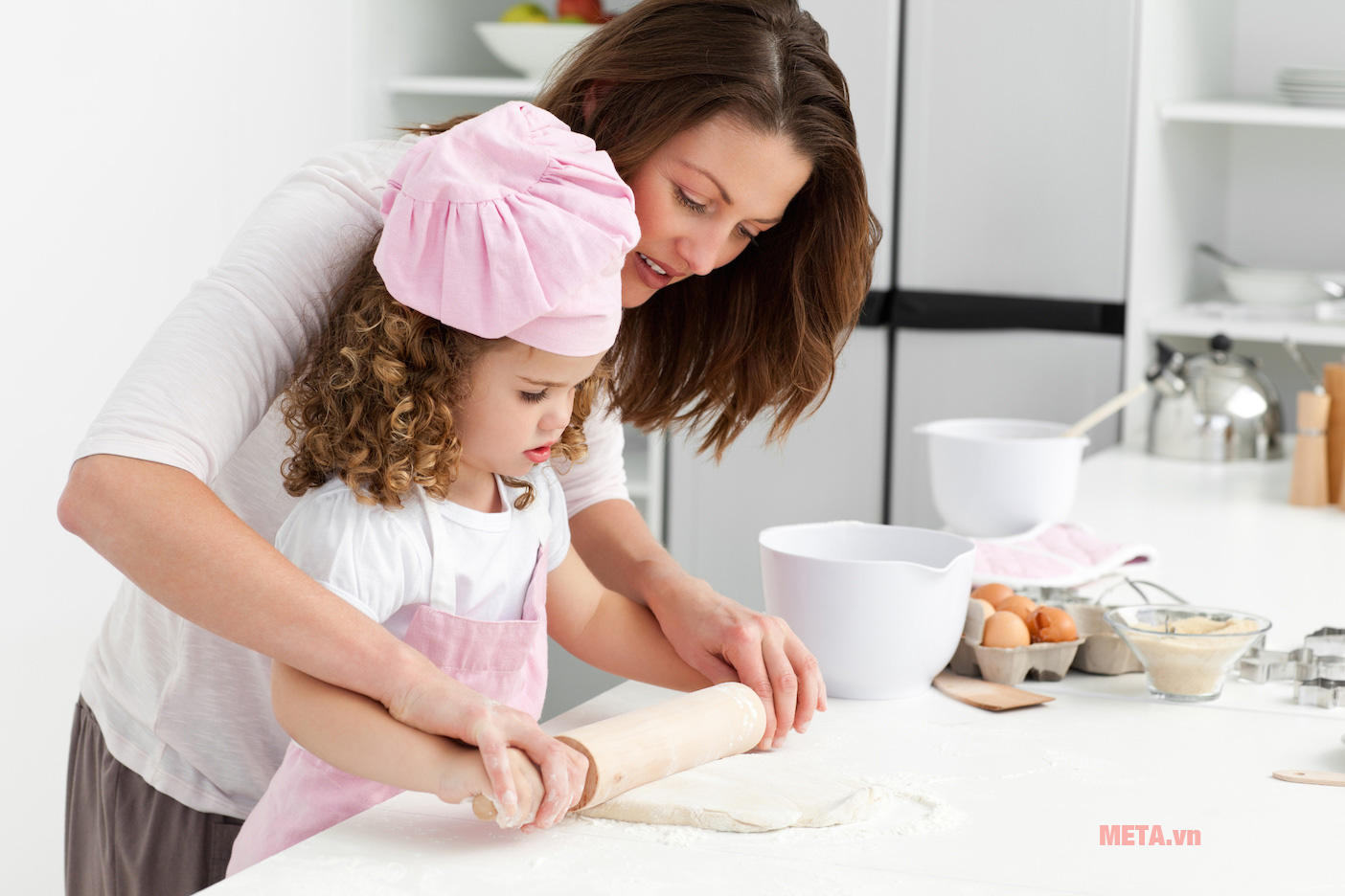 Cho trẻ nấu ăn cùng Những cách hiệu quả trị biếng ăn cho từng nhóm trẻ