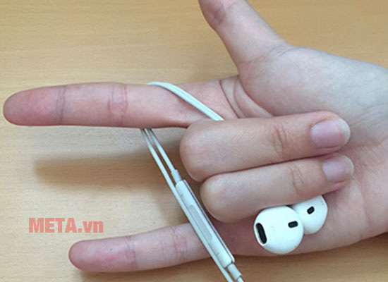 Những cách quấn tai nghe không bao giờ bị rối