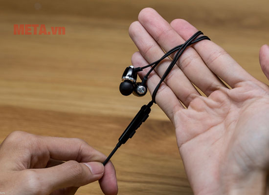 Những cách quấn tai nghe không bao giờ bị rối