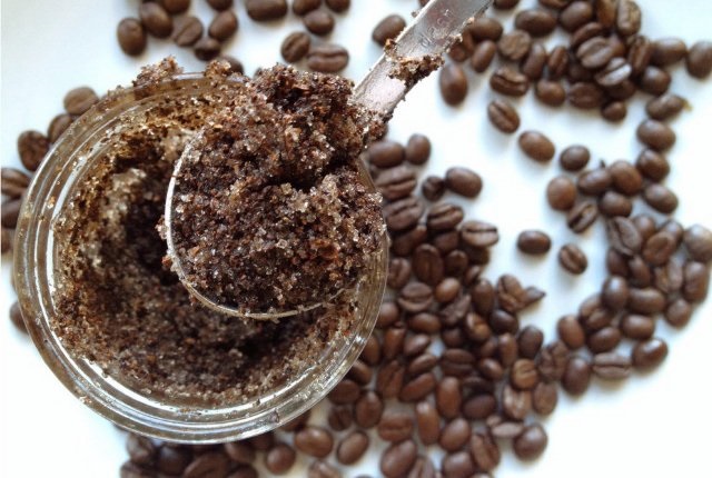 Bã cà phê và đường nâu - công thức tẩy tế bào chết đơn giản mà hiệu quả Bã cà phê và đường nâu - công thức tẩy tế bào chết đơn giản mà hiệu quả