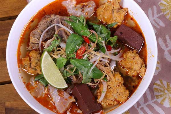 Nếu bạn chưa biết hôm nay ăn gì thì bún bò Huế là gợi ý vô cùng tuyệt vời Nếu bạn chưa biết hôm nay ăn gì thì bún bò Huế là gợi ý vô cùng tuyệt vời