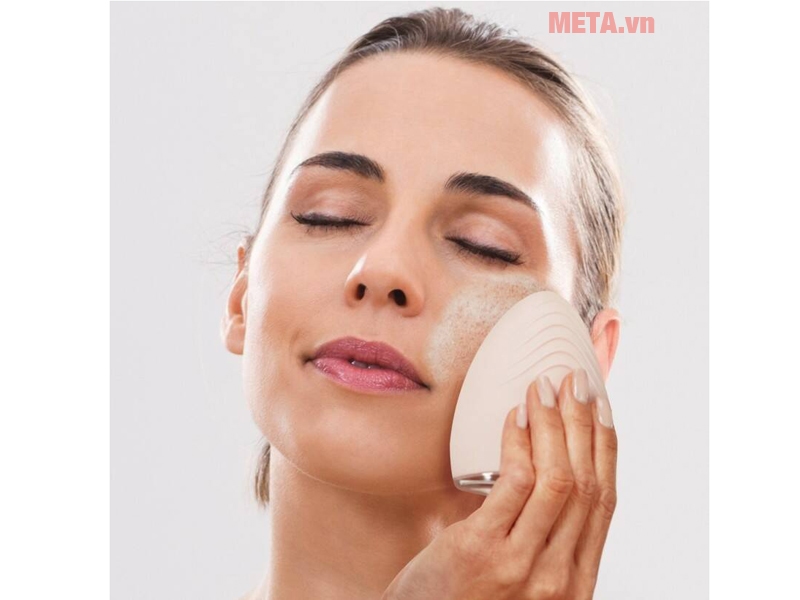 Máy rửa mặt giúp làm sạch da mặt, hạn chế sợi bã nhờn