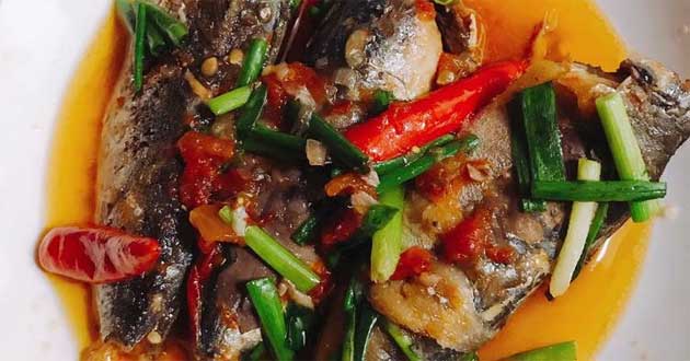 Cá nục kho cà chua
