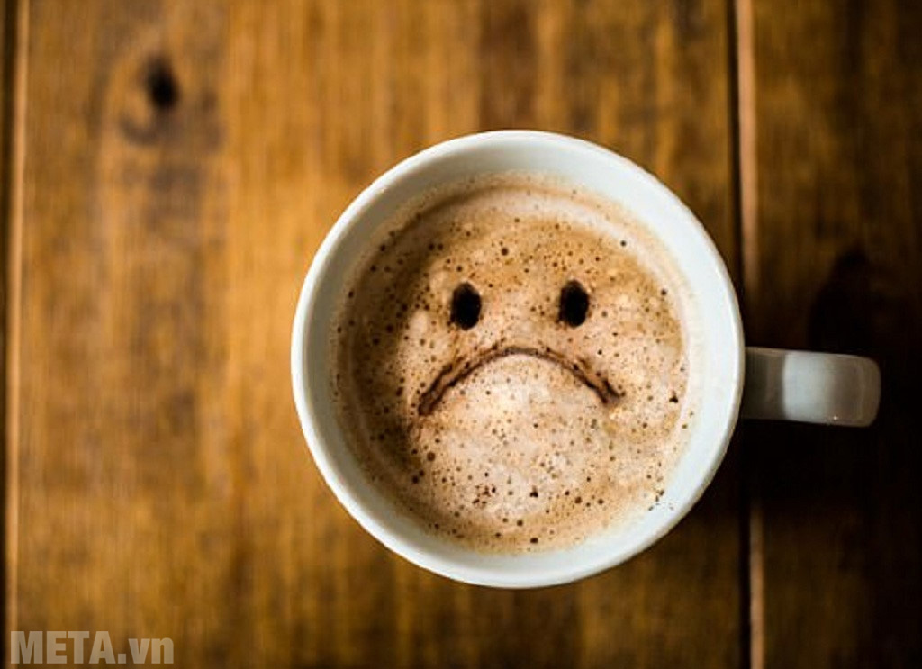 Tránh đồ uống chứa caffein Cách giảm đau bụng kinh