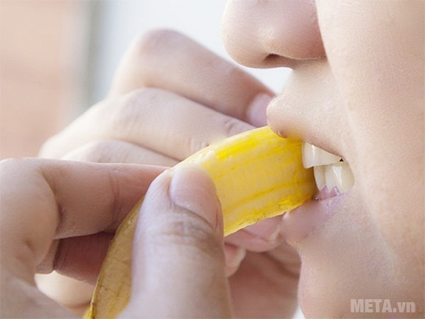 Làm trắng răng bằng vỏ chuối Mẹo làm trắng răng hiệu quả