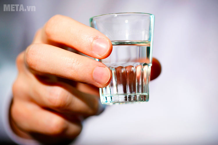 Sử dụng rượu trắng Trị dứt điểm chấy rận cho trẻ