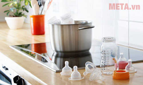 Tiệt trùng ở nhiệt độ cao quá nhiều Sai lầm khi vệ sinh bình sữa cho bé