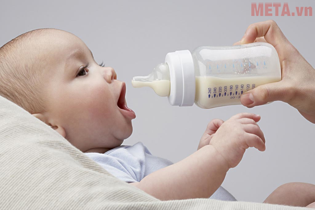 Lưu ý khi vệ sinh và bảo quản bình sữa Sai lầm khi vệ sinh bình sữa cho bé