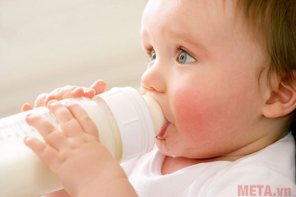 Sữa mà môi trường thuận lợi cho vi khuẩn phát triển Vệ sinh và bảo quản bình sữa cho bé