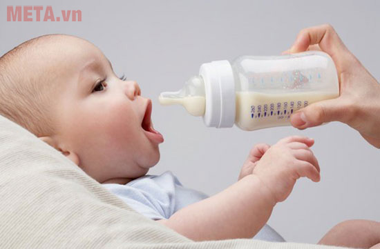 Vệ sinh và khử trùng bình sữa để đảm bảo sức khỏe cho bé Vệ sinh và bảo quản bình sữa cho bé