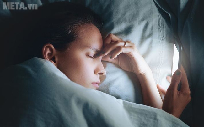 Hạn chế sử dụng thiết bị điện tử vào ban đêm Tại sao nhìn những vật màu xanh lại có lợi cho mắt