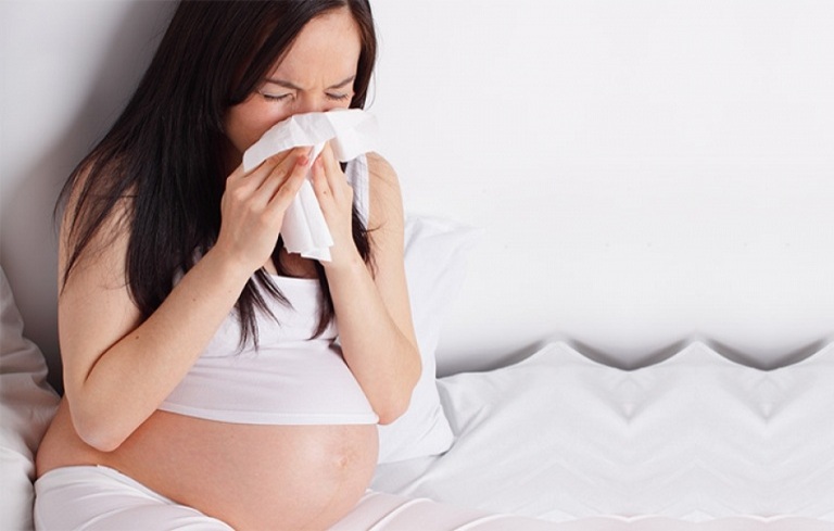 Làm gì khi bà bầu bị nghẹt mũi, sổ mũi, ho có đờm