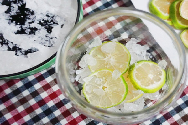 Chanh và đường phèn cũng là một bài thuốc hiệu quả chữa nghẹt mũi