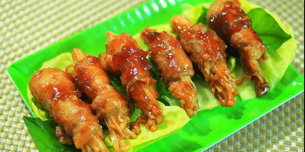 Ba chỉ cuốn nấm kim châm Ba chỉ cuốn nấm kim châm