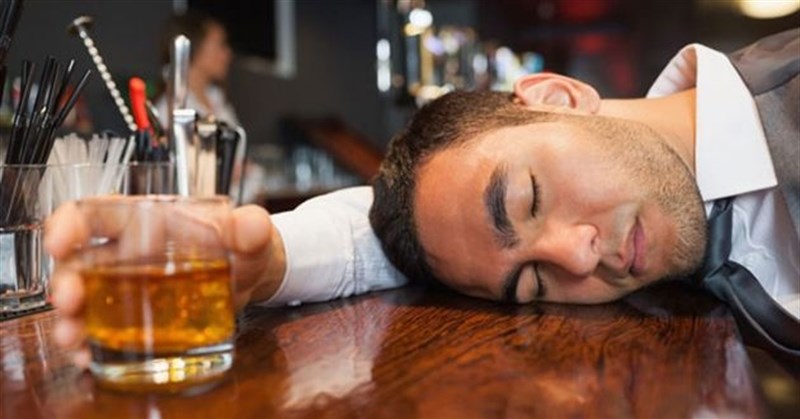 Cách chống say rượu trước khi uống không đau đầu, nôn nao