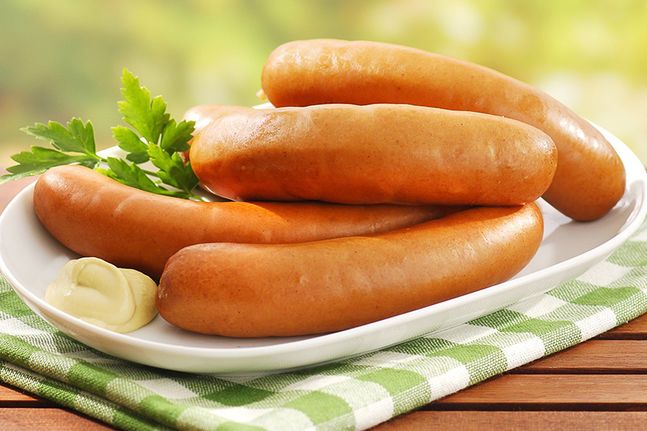 Ăn nhẹ trước khi uống rượu bằng xúc xích có thể giúp chống say hiệu quả