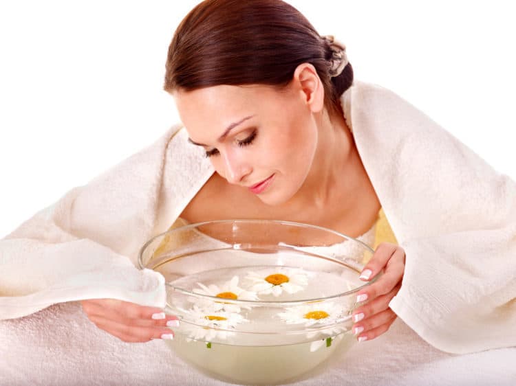 Xông mũi cũng giúp giảm bớt tình trạng khô mũi Xông mũi cũng giúp giảm bớt tình trạng khô mũi