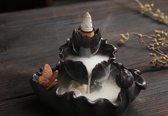 Ý nghĩa của việc đốt trầm hương xông nhà ngày Tết Ý nghĩa của việc đốt trầm hương xông nhà ngày Tết