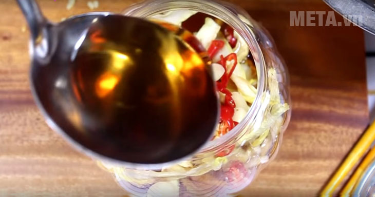  Ngâm củ cải với nước mắm