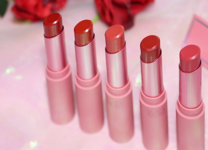 Son là một vật không thể thiếu trong túi xách của các cô gái