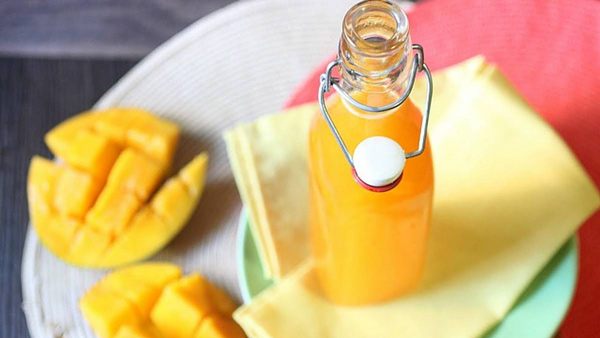 Nước trái cây táo xoài