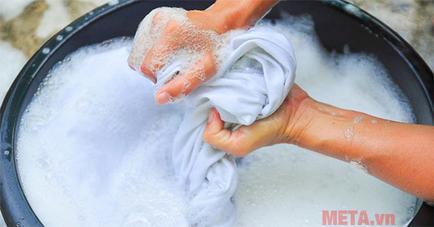 Nguyên nhân quần áo giặt xong vẫn có mùi hôi